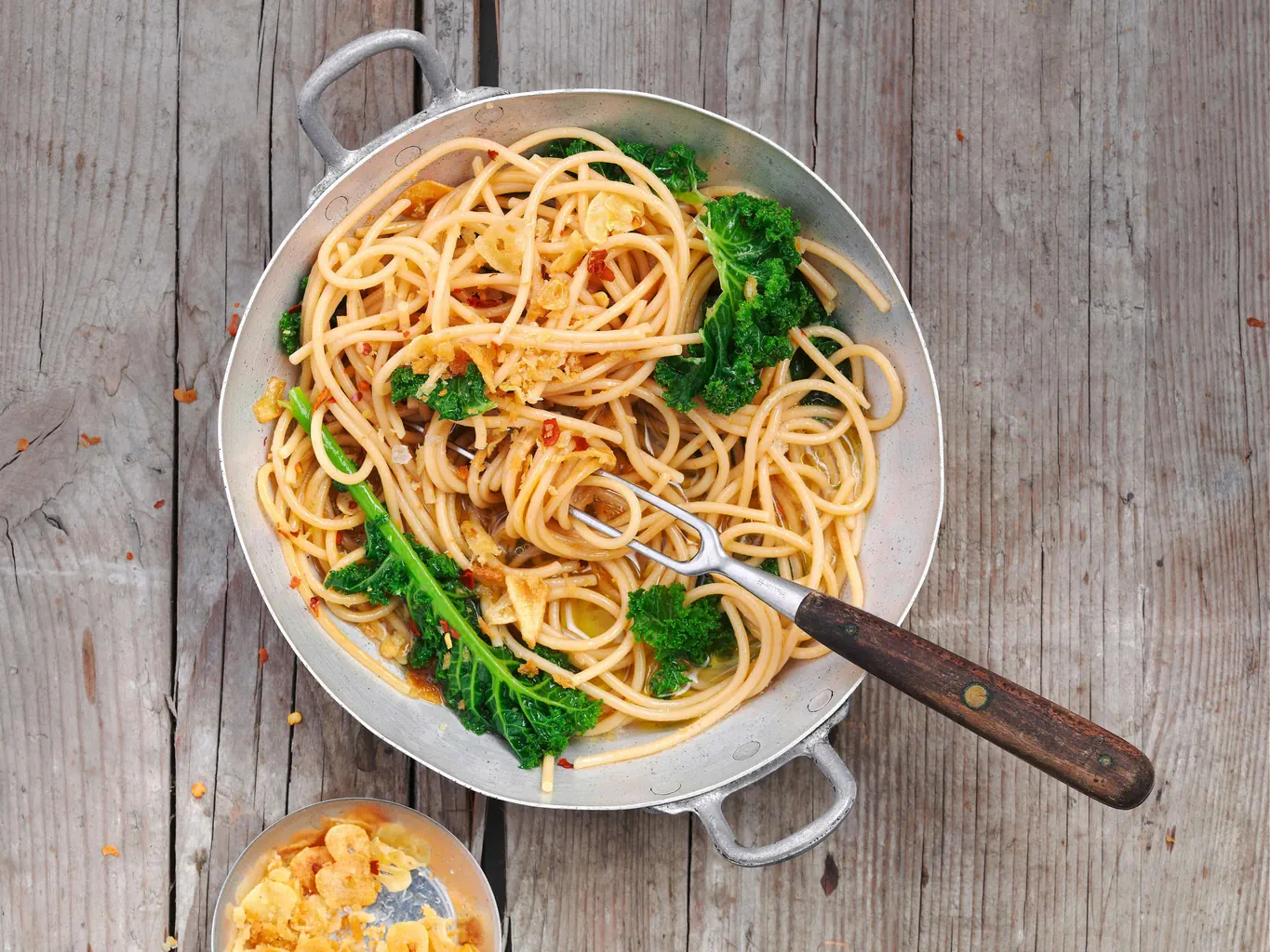 Linsenspaghetti mit Knusperknoblauch