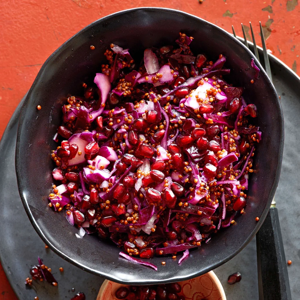 Granatapfel-Rotkohl-Salat mit Quinoa