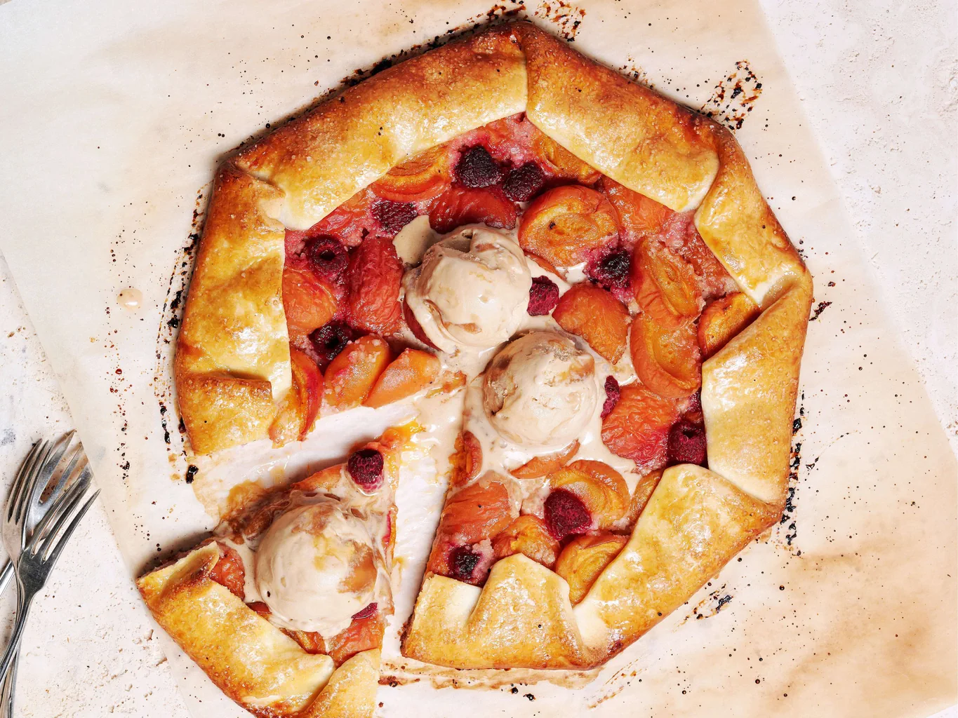 Aprikosen-Himbeer-Galette