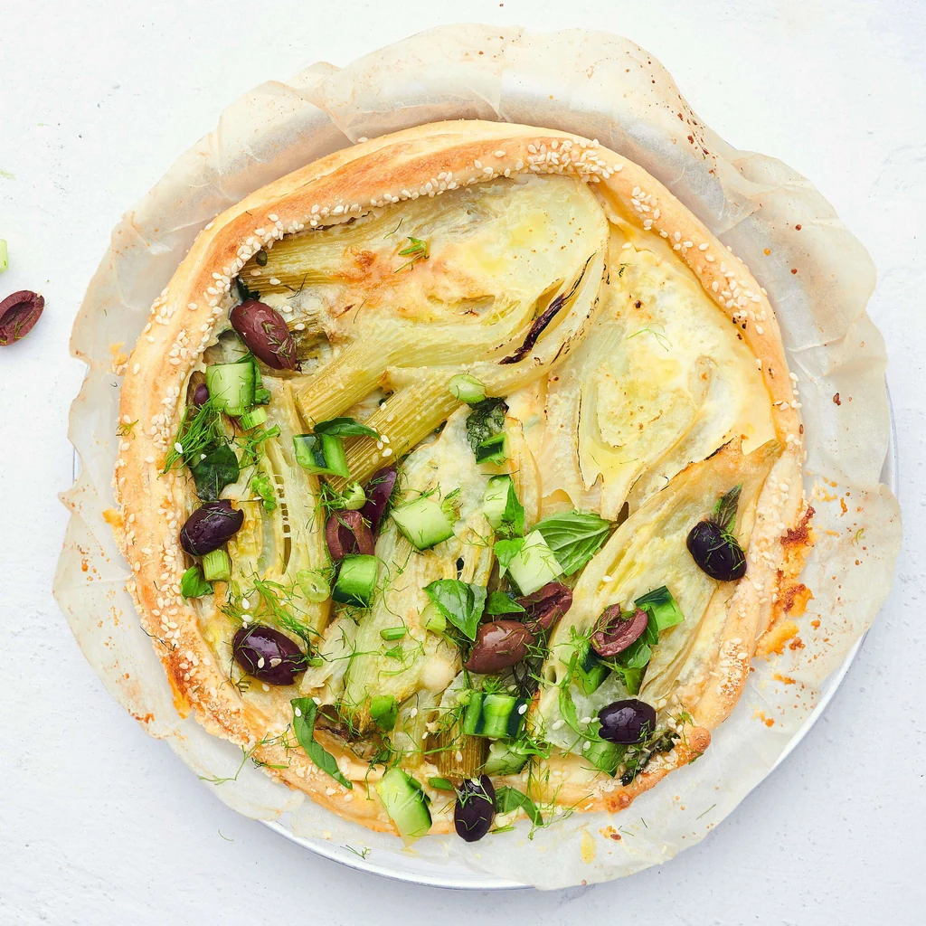 Torta di finocchi con cetrioli e olive 