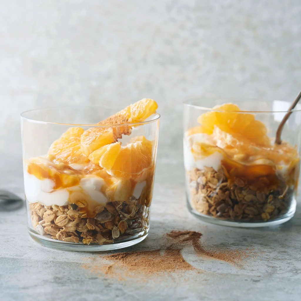 Crème de coco avec mandarine et granola