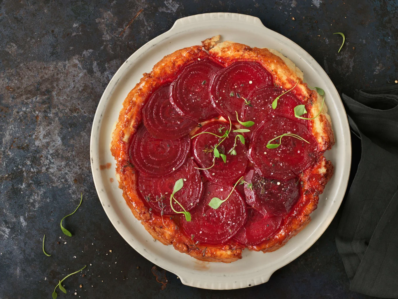 Randen-Tarte-Tatin mit Portulak