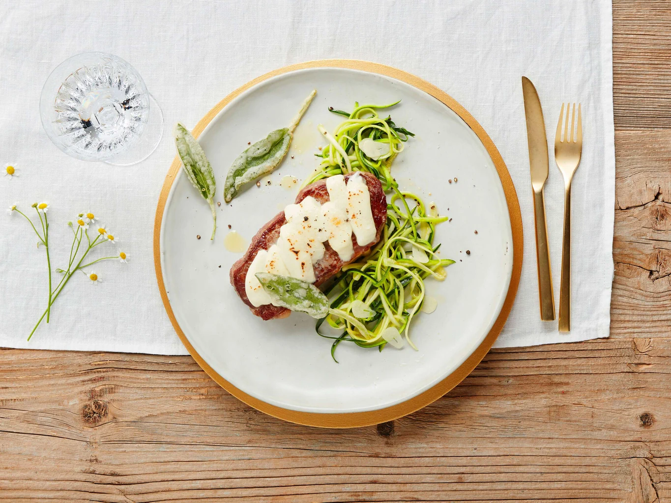 Entrecôte gratinée avec mozzarella