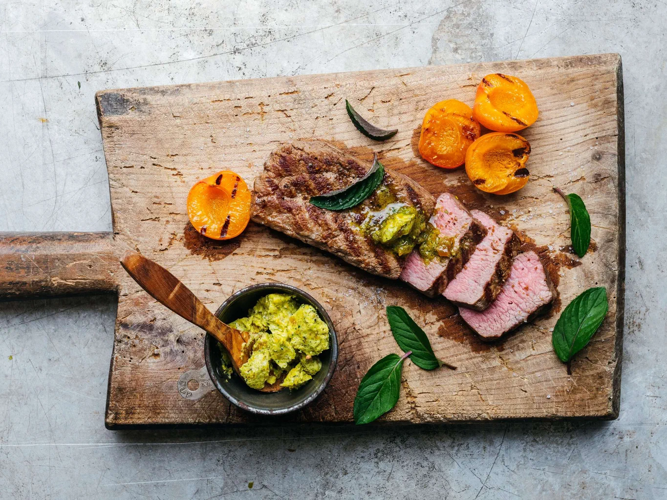 Lombata d'agnello con burro all'albicocca
