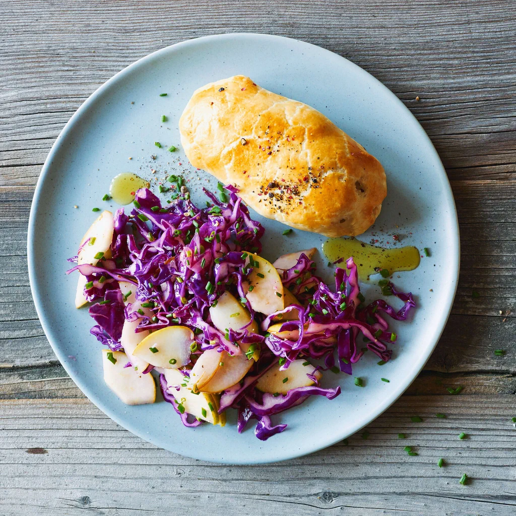 Poulet im Blätterteig mit Rotkohlsalat
