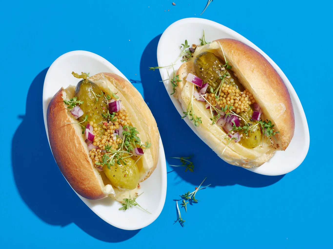 Essiggurken-Raclette-Hotdog