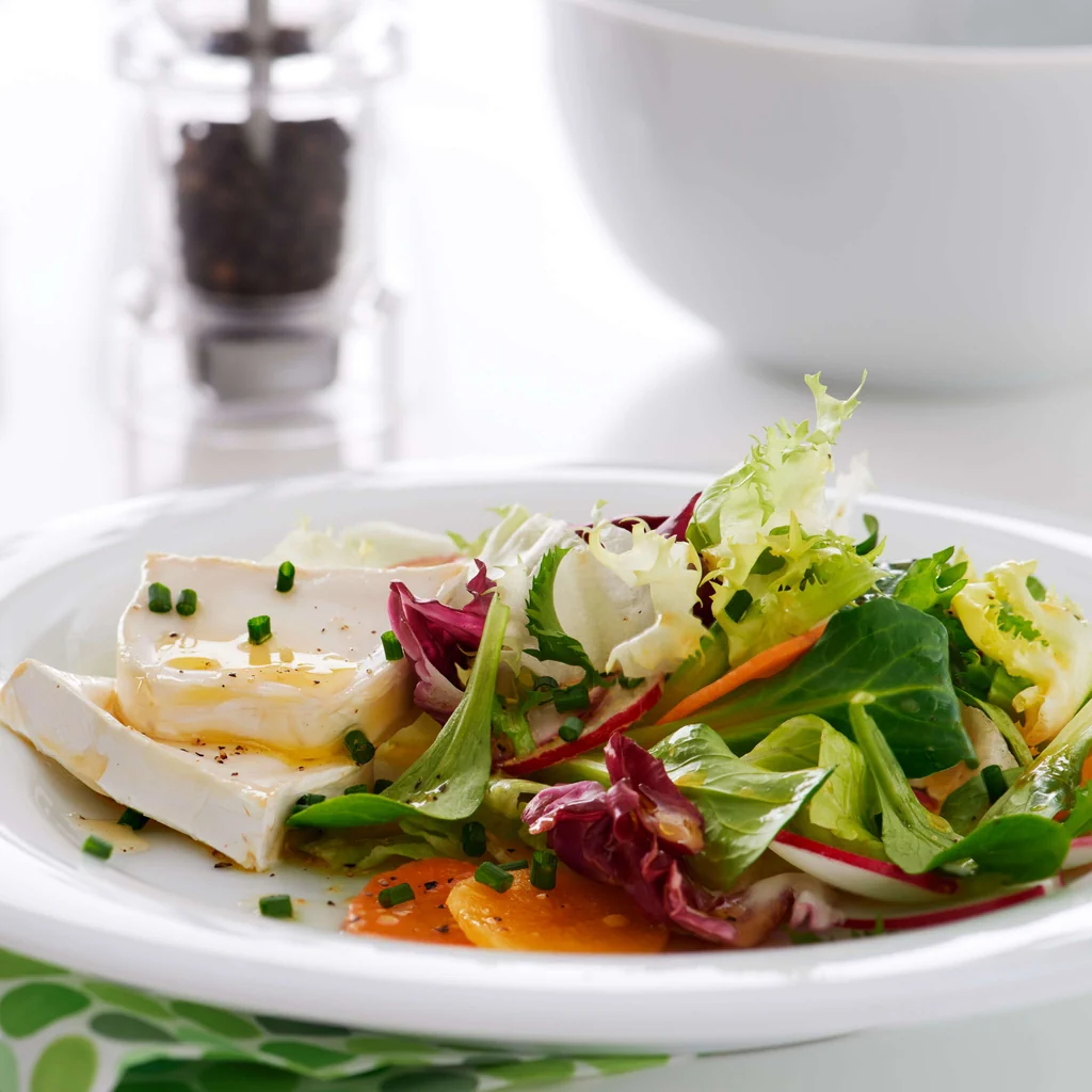 Insalata pasquale con formaggio di capra