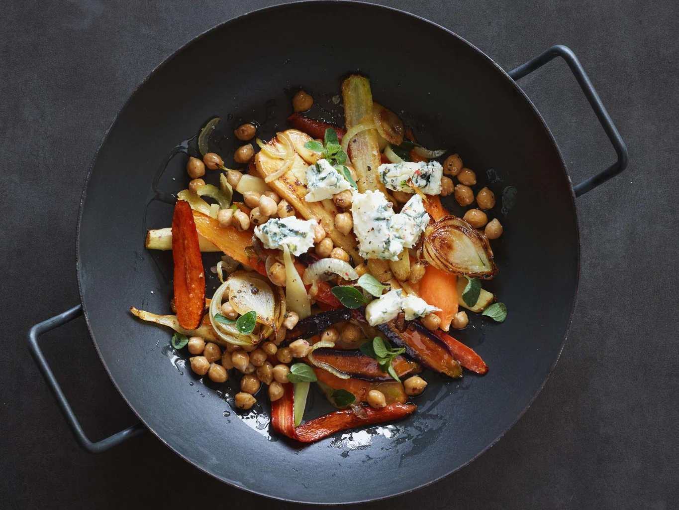 Wurzelgemüse mit Kichererbsen und Gorgonzola