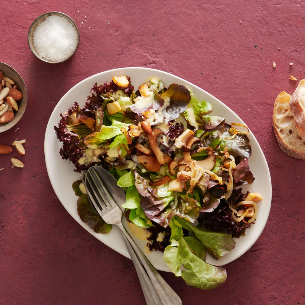Blattsalat mit Steinpilzen