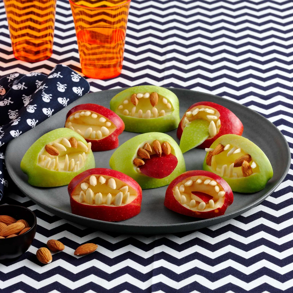 Bocche di mela con denti affilati
