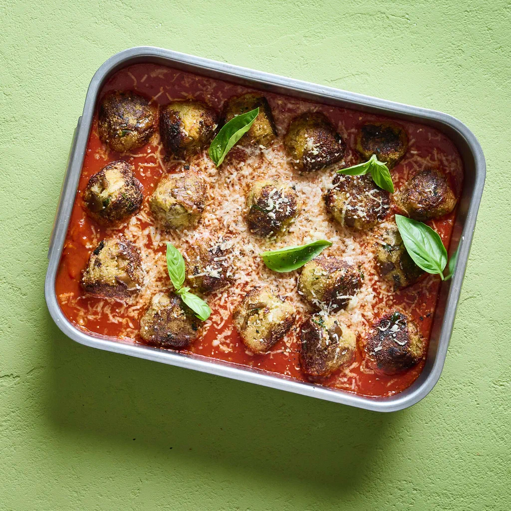 Boulettes d'aubergines à la sauce tomate