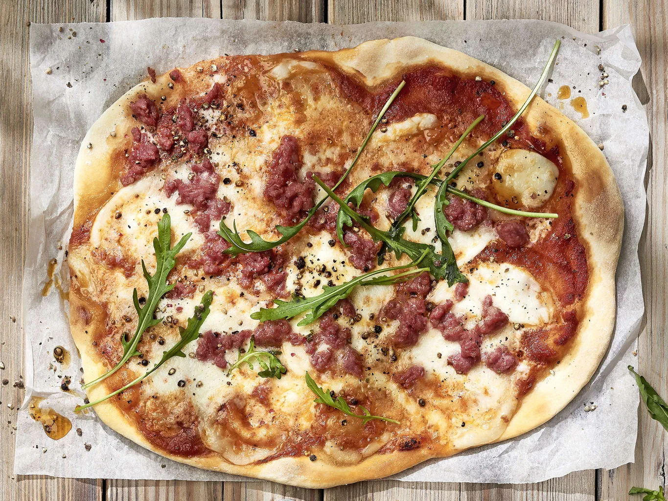 Pizza mit Salsiccia