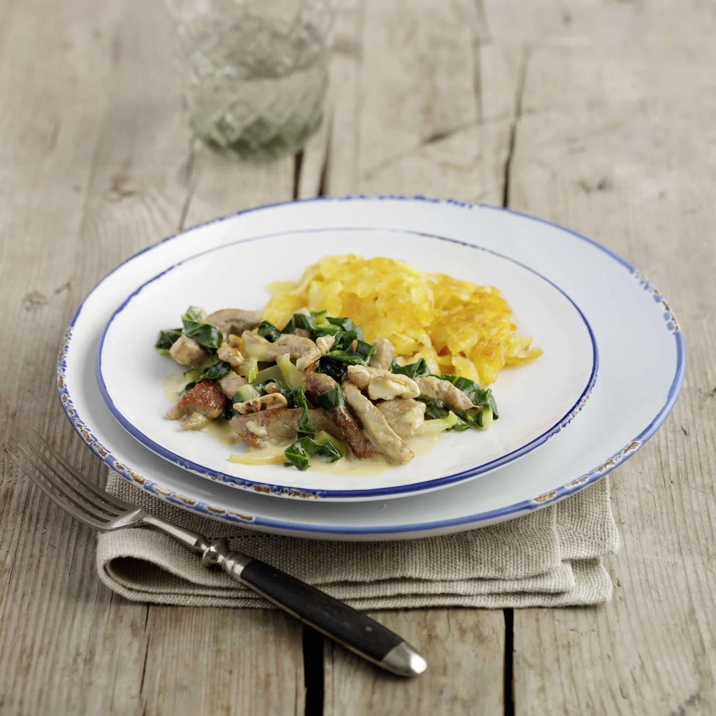 Kalbsgeschnetzeltes mit Krautstiel und Nüssen