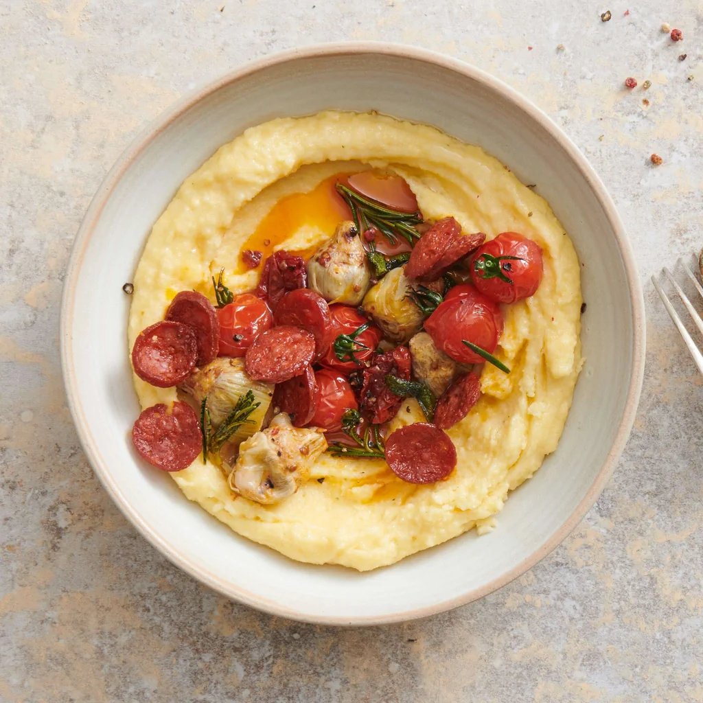 Polenta mit Chorizo-Artischocken-Gemüse