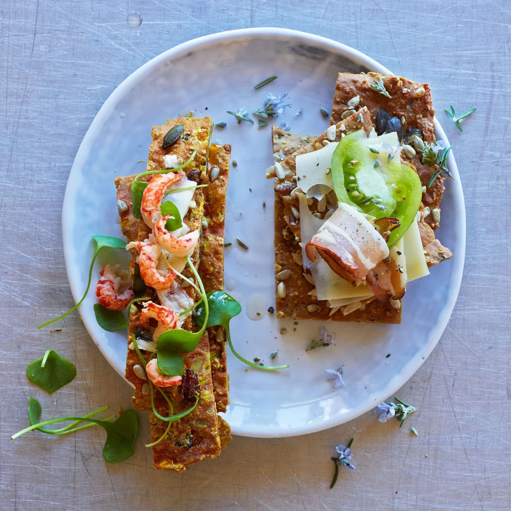 Pane croccante ai semi: al naturale e con mango e curcuma