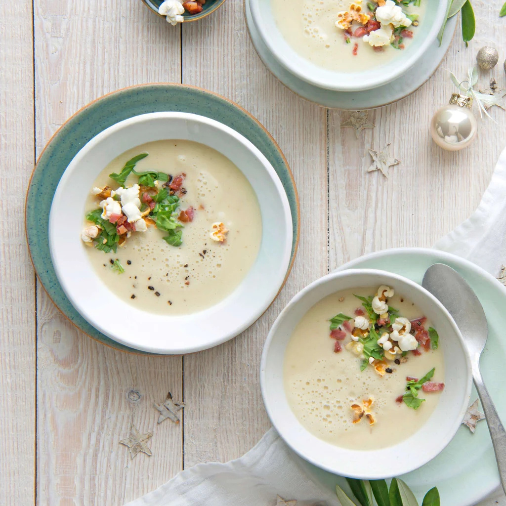 Velouté de céleri avec pop-corn au lard
