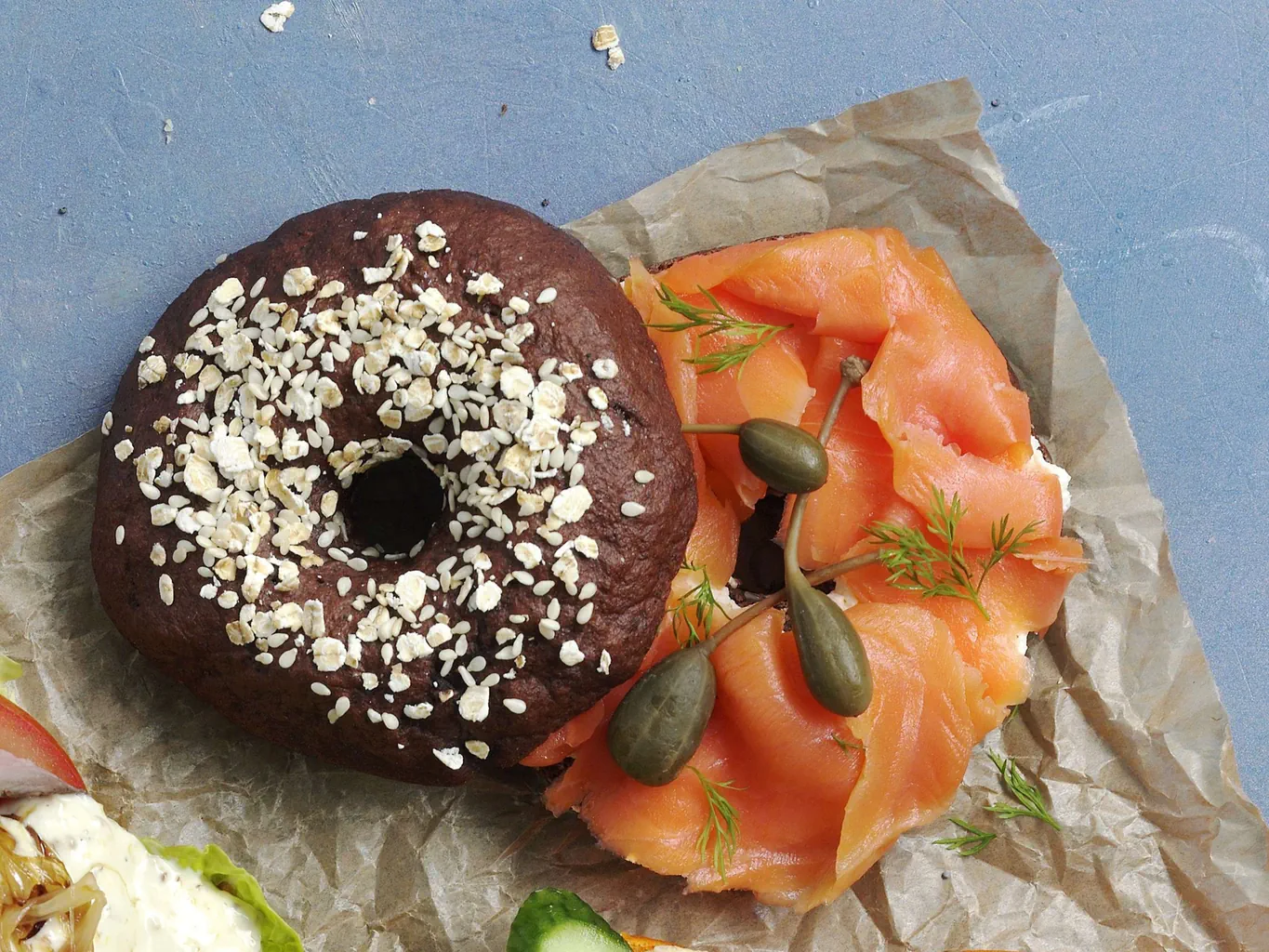 Vollkorn-Bagel mit Lachs
