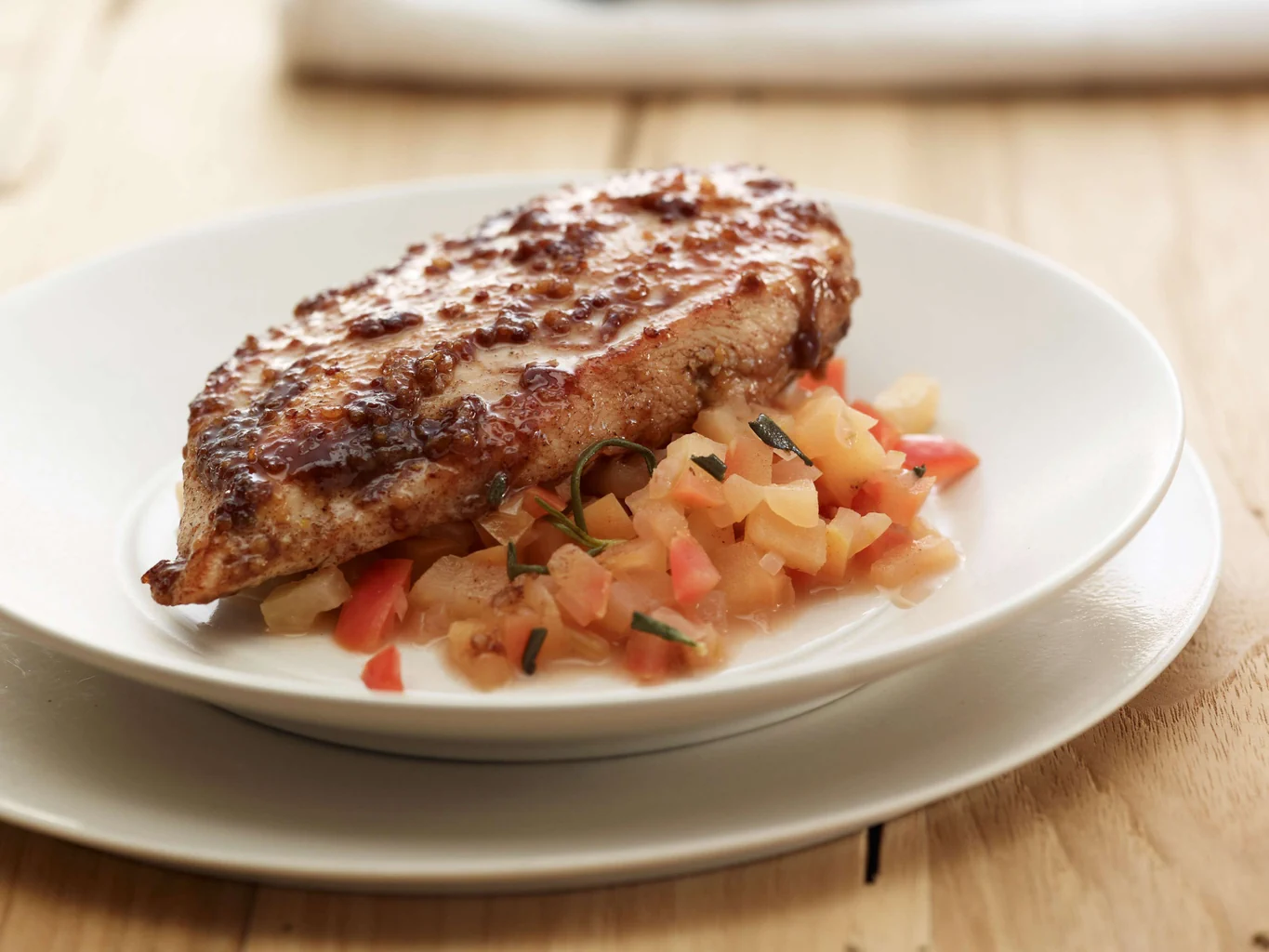 Poitrine de poulet à la cannelle sur chutney aux pommes