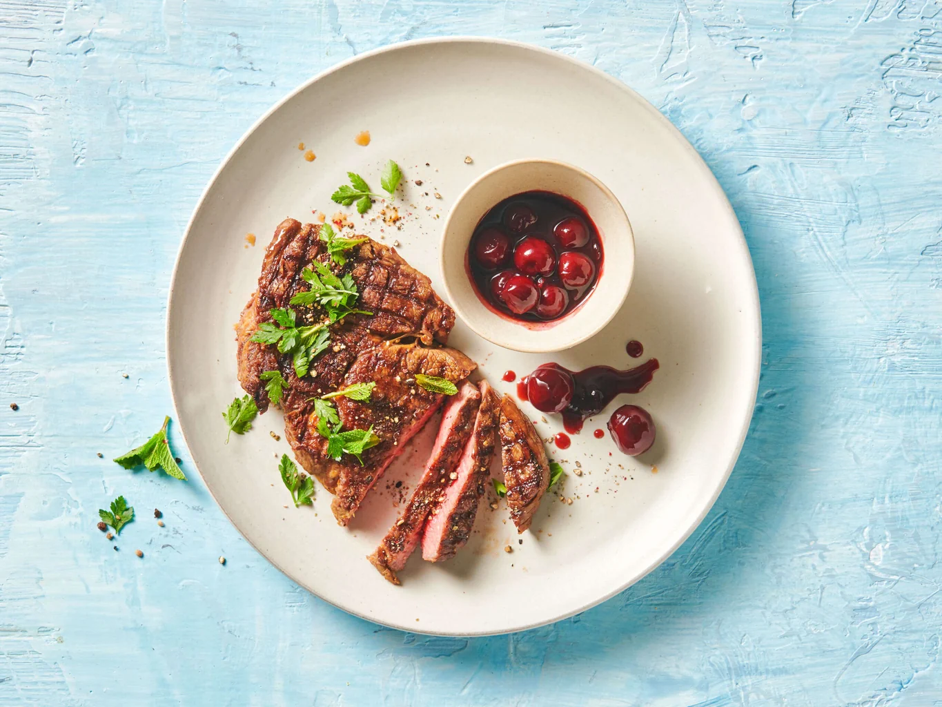 Steaks mit Soja-Kirschen-Sauce
