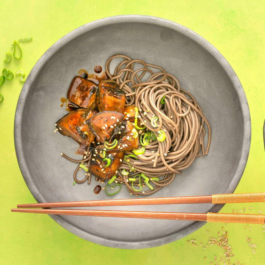 Nouilles soba avec aubergines au miso