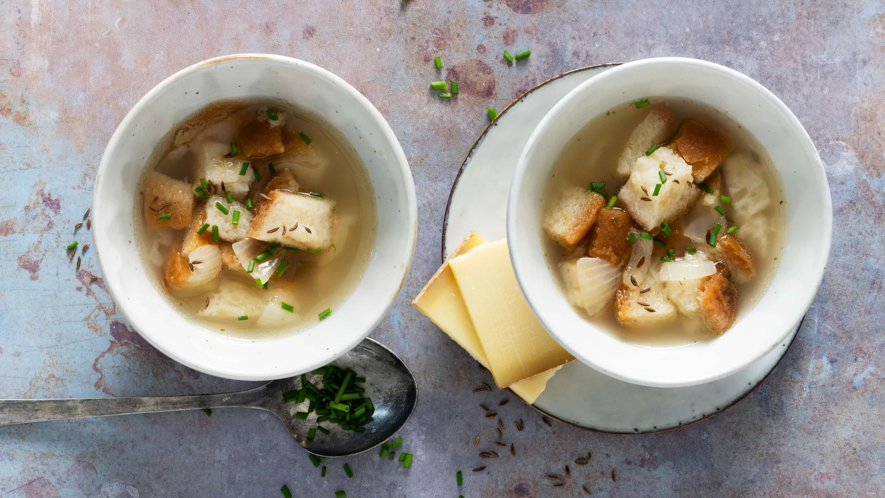 Brotsuppe mit Kümmel