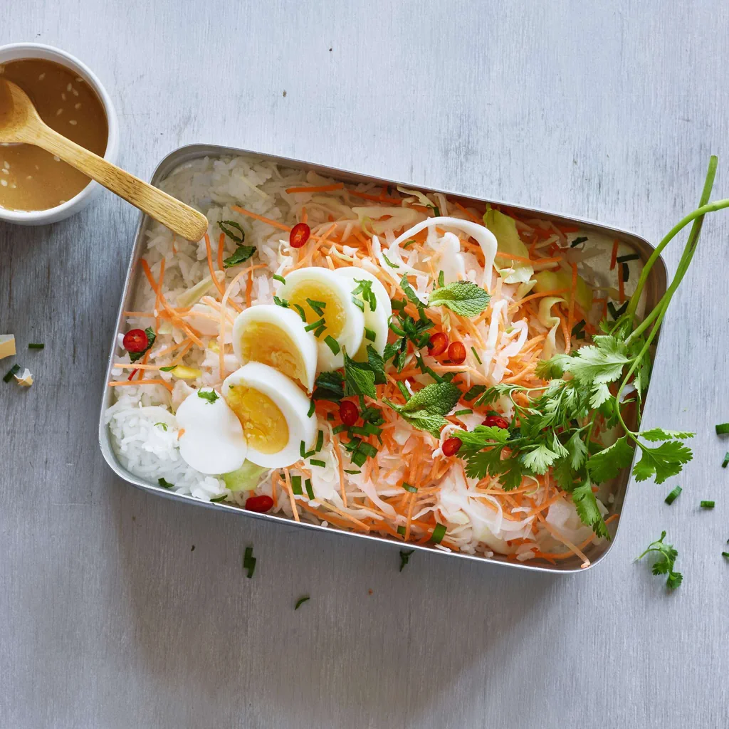 Reissalat mit Ei