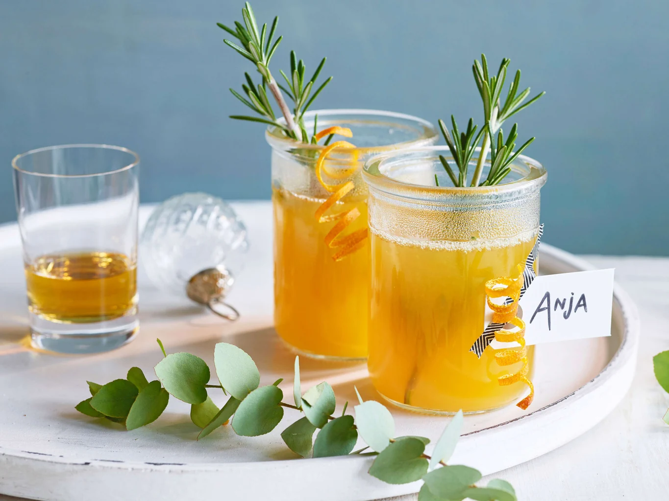 Hot toddy au thé vert et à l'orange