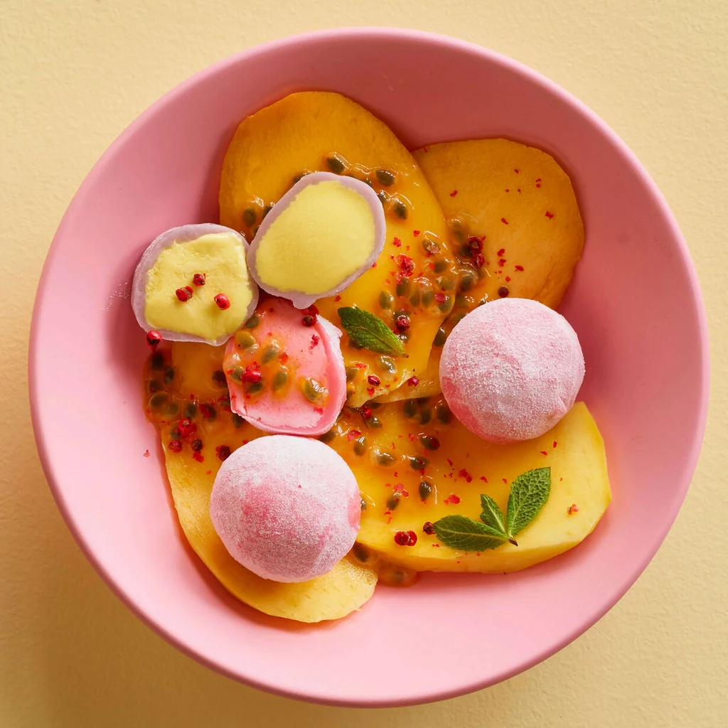 Mochis glacés sur carpaccio de mangue