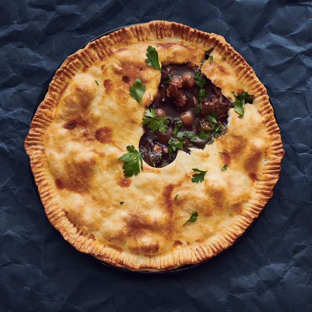 Tourte au civet de chevreuil et au raisin