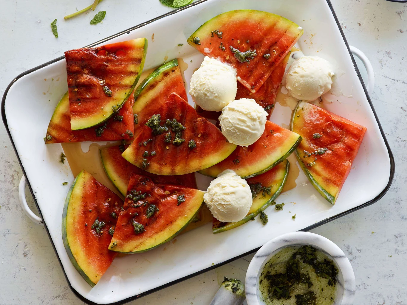 Pastèque grillée avec sucre à la menthe
