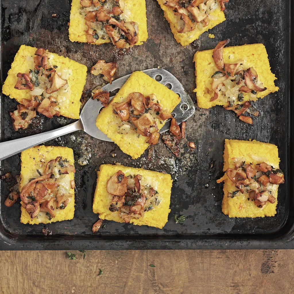 Tranches de polenta aux chanterelles