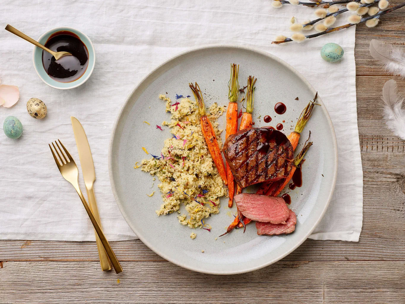Filet de bœuf avec carottes et sauce balsamique