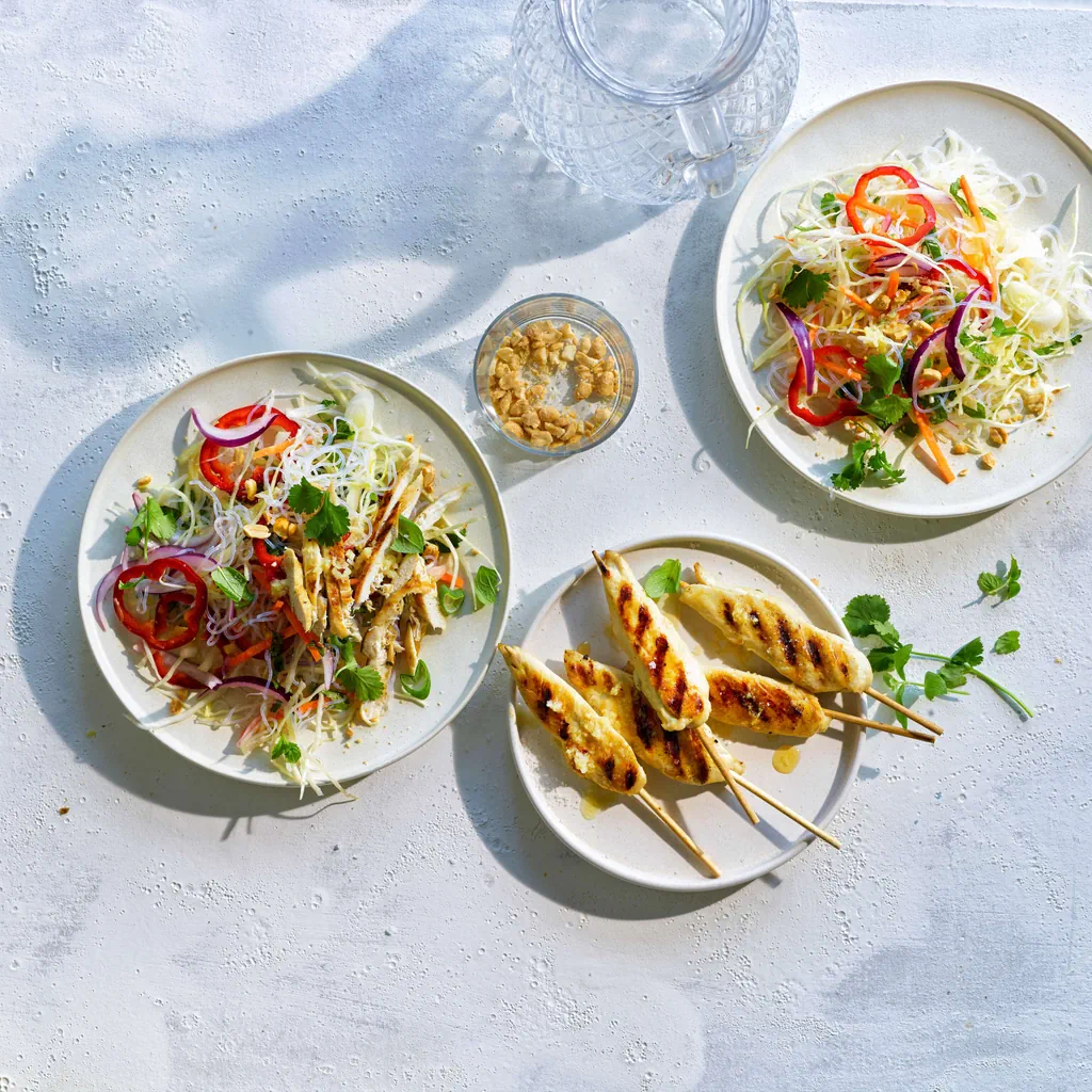 Insalata thai di pollo e vermicelli alla griglia