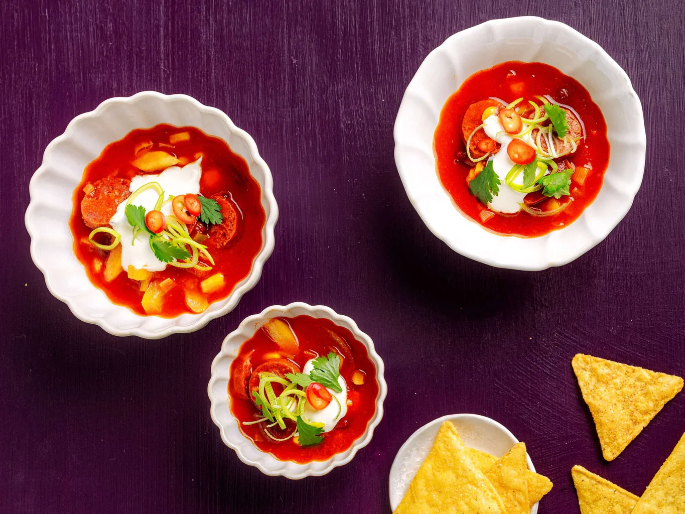 Tomatensuppe mit Bohnen, Mais und Chorizo