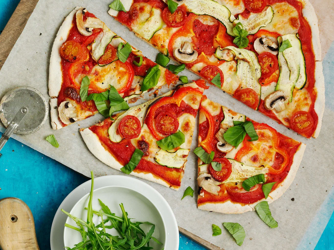 Pizza senza glutine alle verdure con champignon
