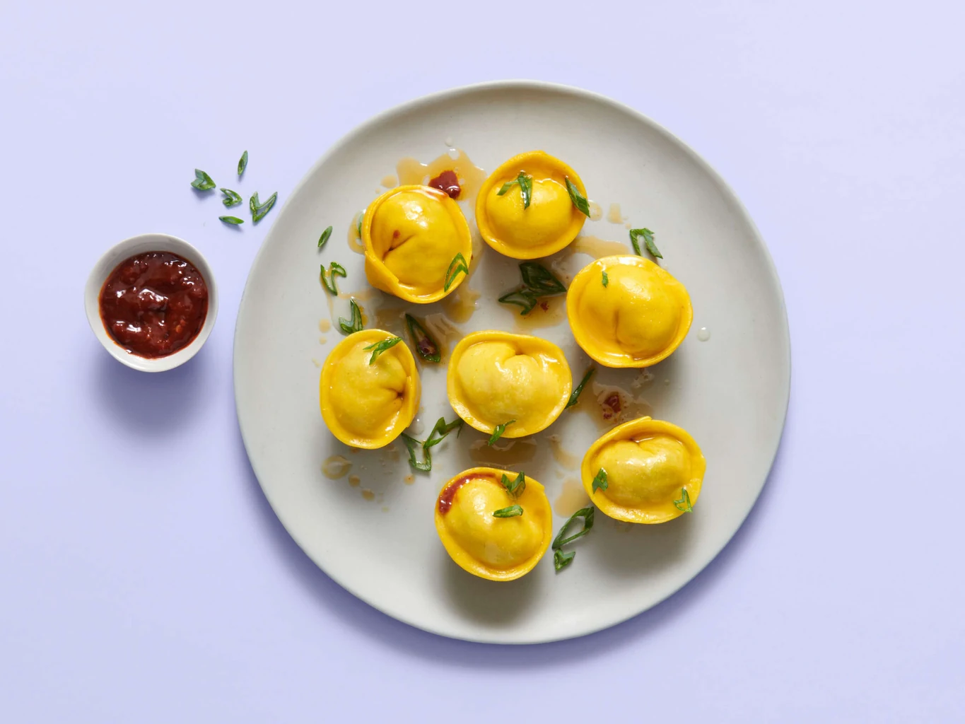 Gelbe Dumplings mit Rindfleischfüllung