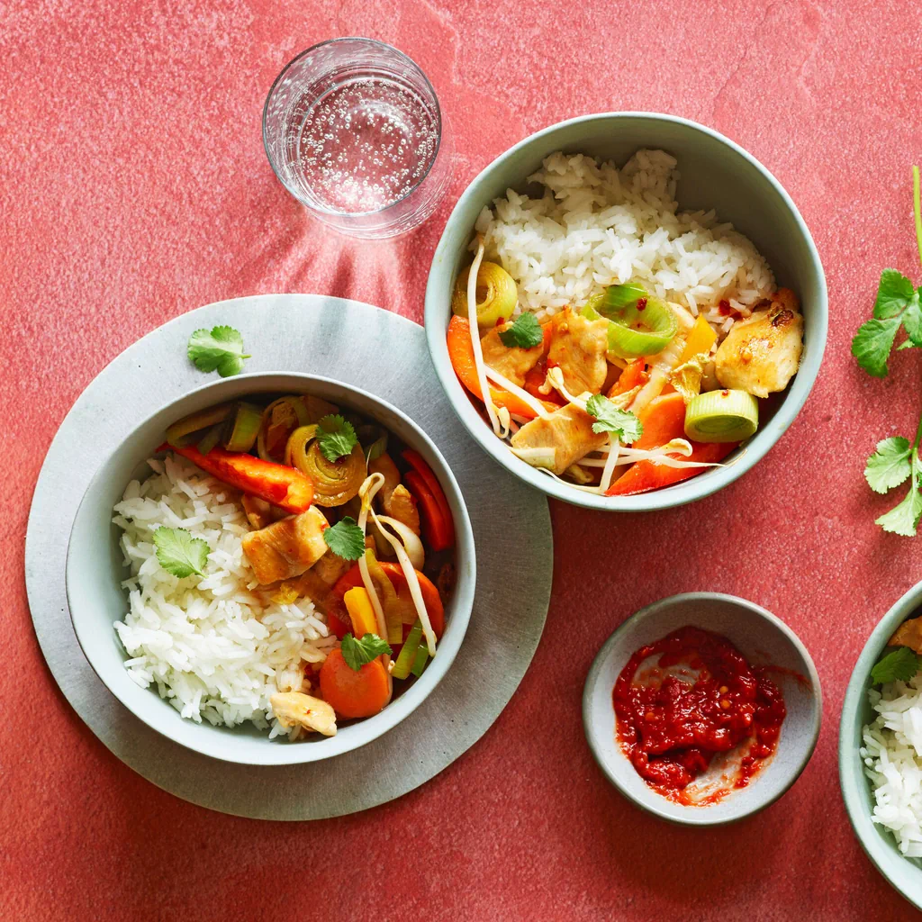 Poêlée de légumes et de poulet à l'asiatique