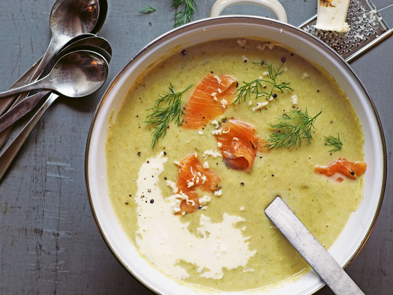 Velouté de pommes de terre et de poireaux