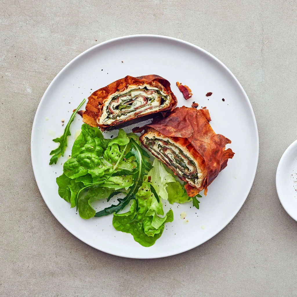 Strudel au lard avec roquette et ricotta