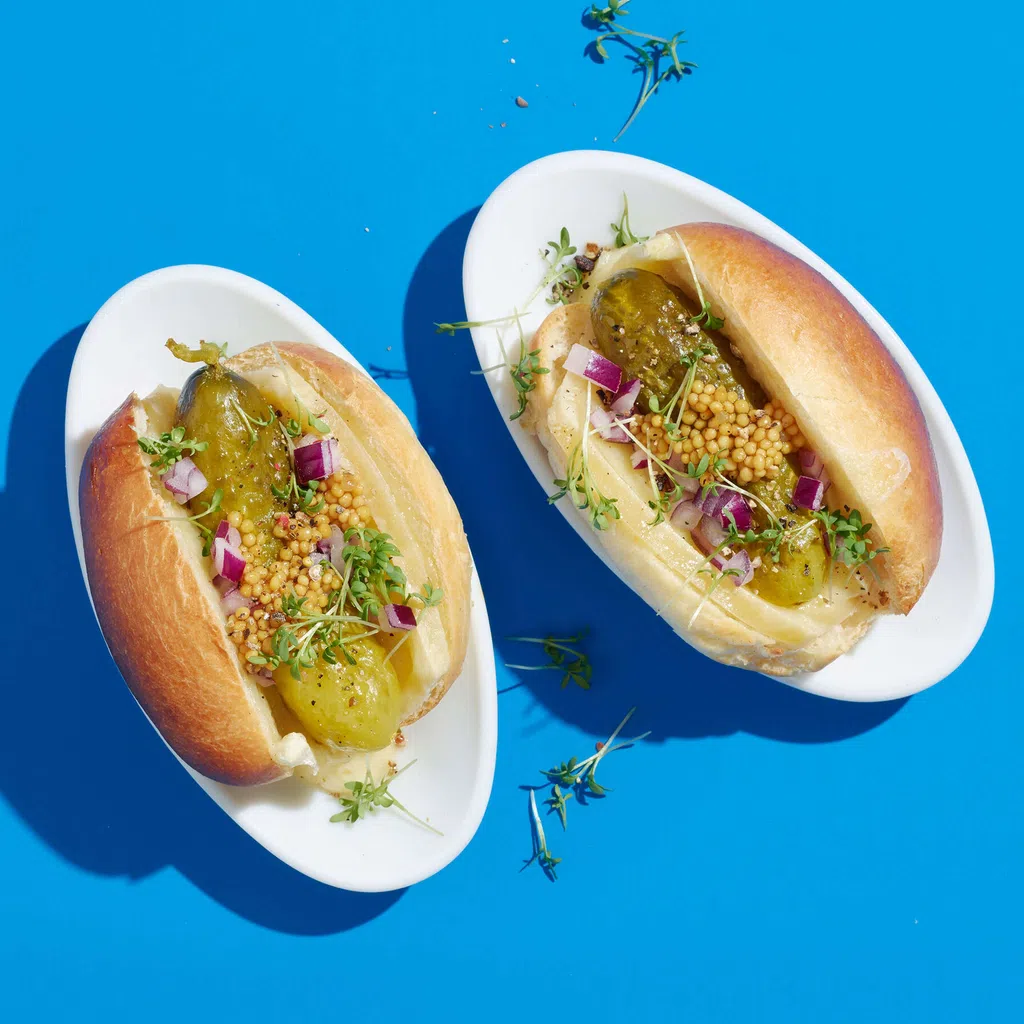 Essiggurken-Raclette-Hotdog