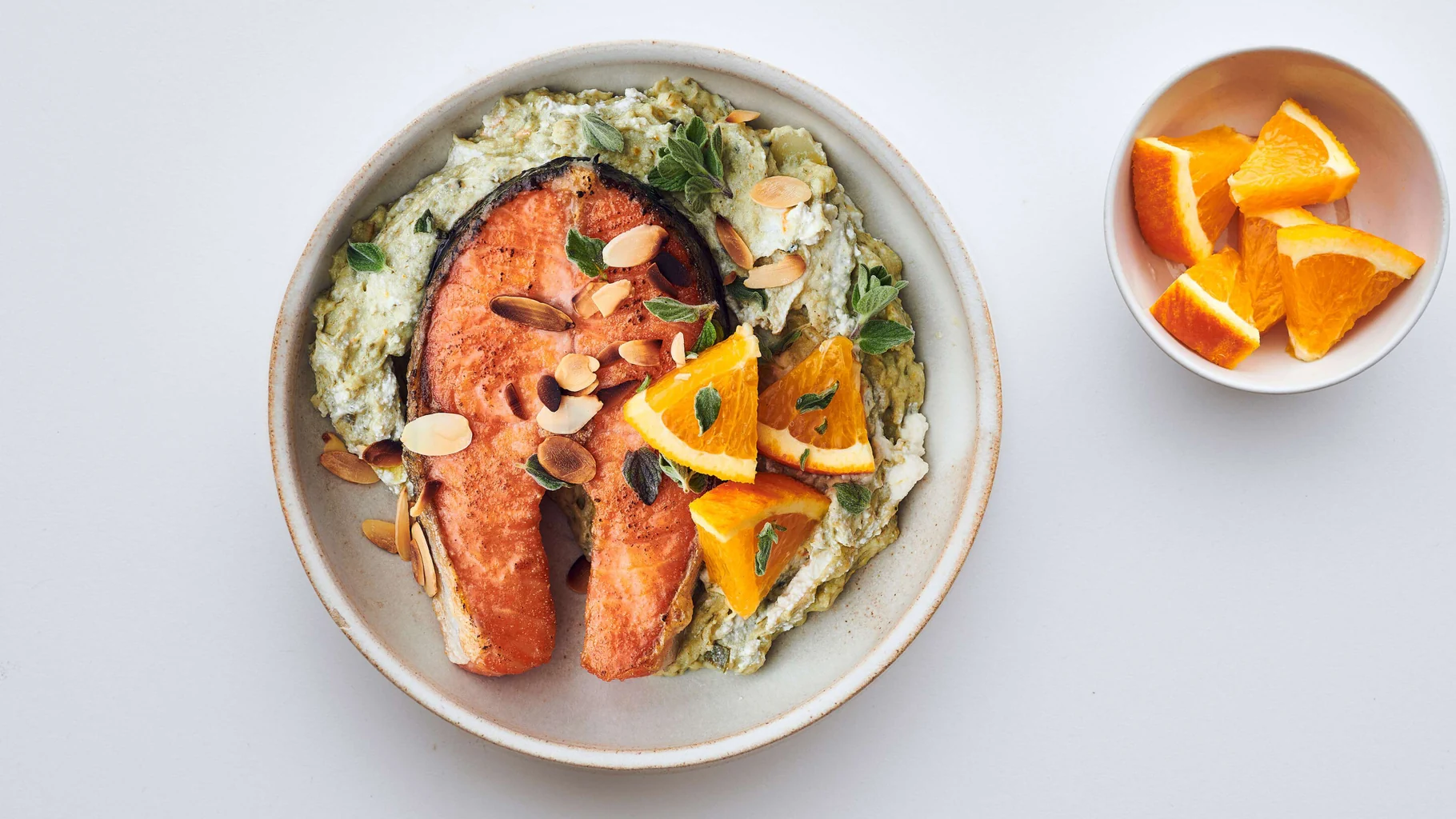 Salmone su purea di ricotta e porro