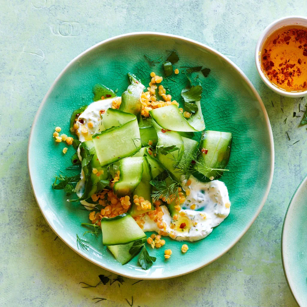 Gurkensalat mit Joghurt und Linsen