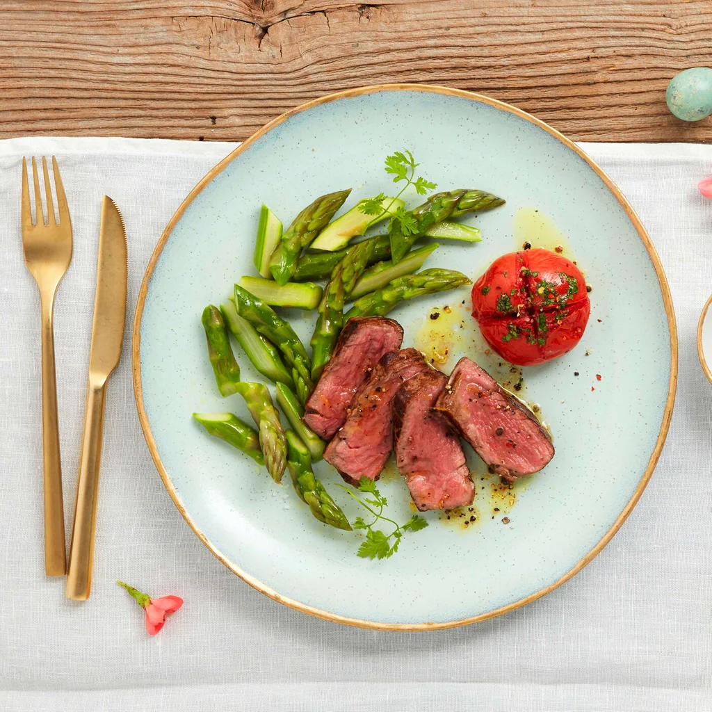 Rindsfilet auf Tomaten-Spargel-Gemüse 