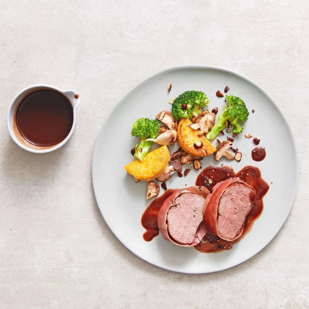 Filetto di manzo in manto di prosciutto alla salsa al balsamico 