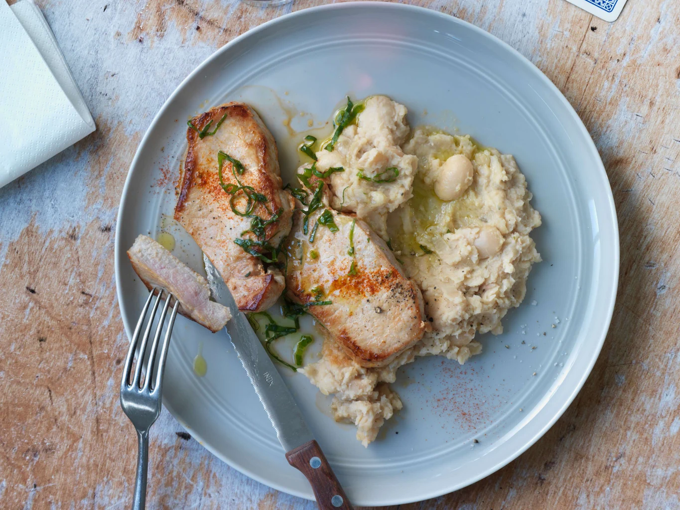 Schweinsschnitzel mit Bohnenstampf