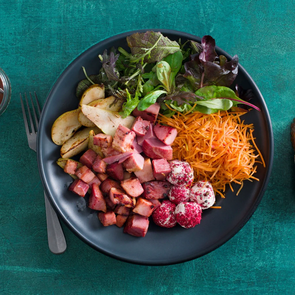 Salat-Bowl mit Schinken