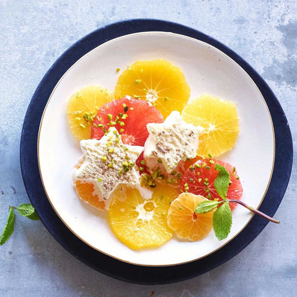 Macedonia di agrumi con stelle gelato 
