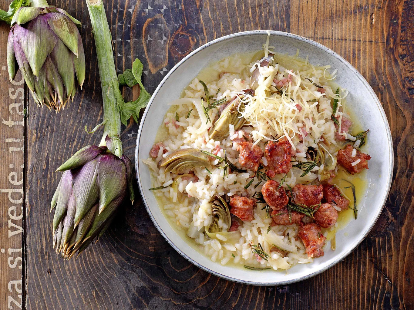 Salsiccia auf Carciofini-Risotto