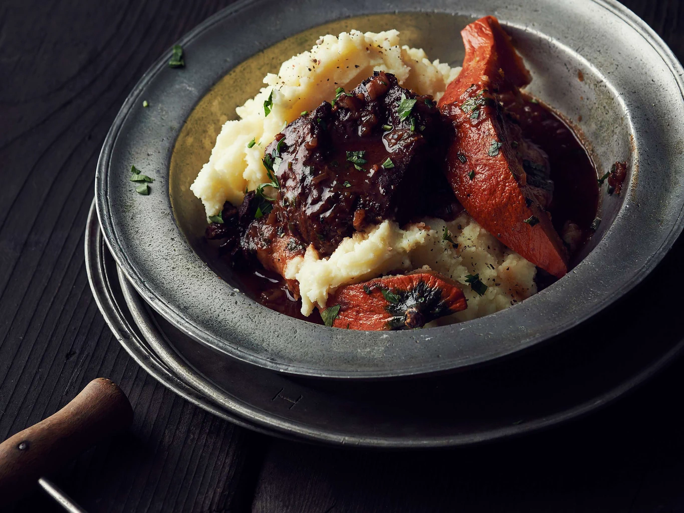 Geschmorte Kalbsbäggli in Rotweinsauce