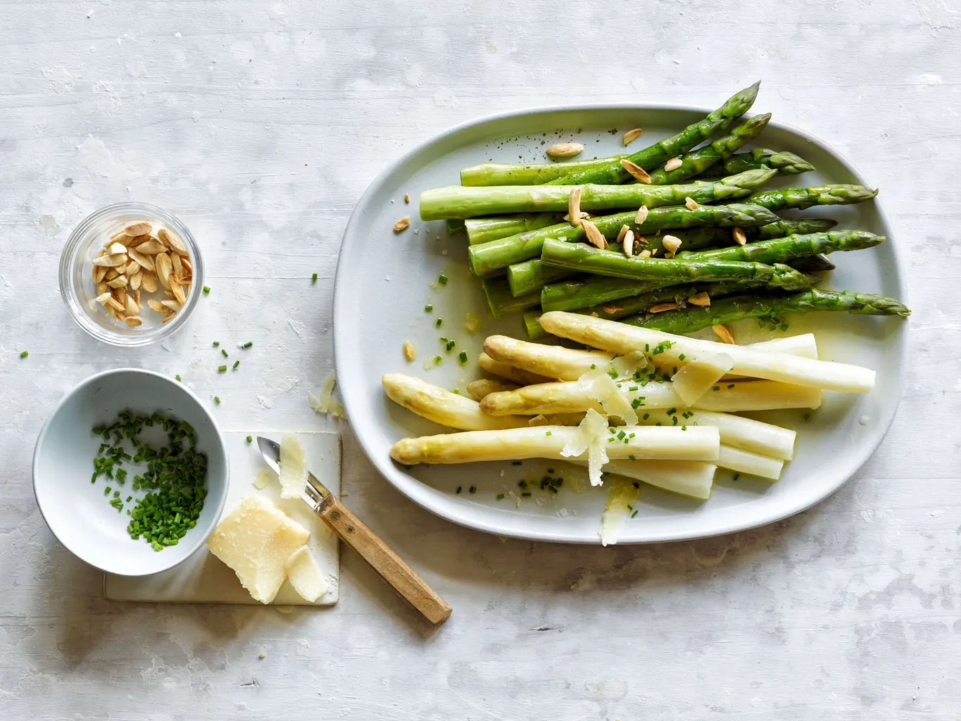 Asparagi bianchi e verdi classici